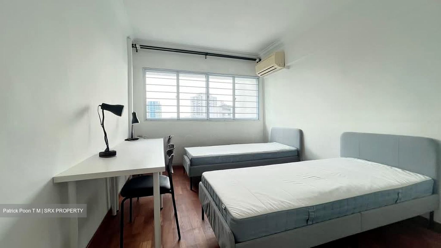 Blk 216 Jurong East Street 21 (Jurong East), HDB Executive #549750061